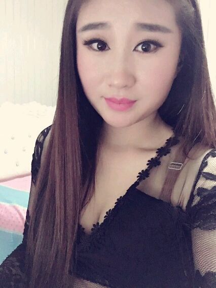 色男色女一起嗨主播照片