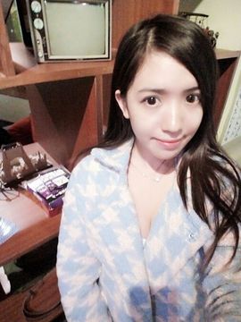 新疆迪丽热巴主播照片