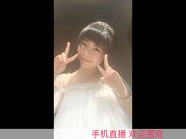 小佡佡主播照片