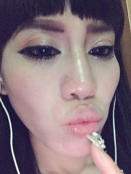 孤单蕾儿主播照片