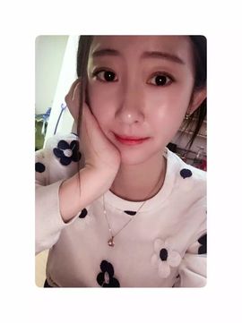两个长得一样的猴子主播照片