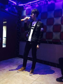 小鲜佑主播照片