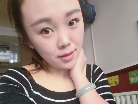 七个花🌹海报