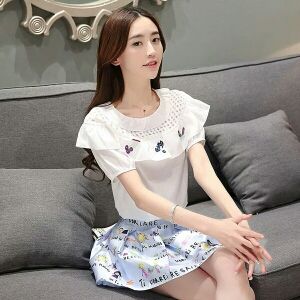 韩版幺妹儿女装的主播照片