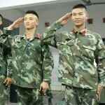一起扛枪的兄弟海报