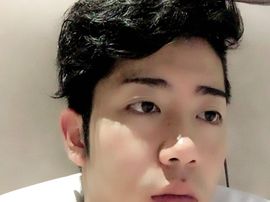 扯着嗓子唱着歌主播照片