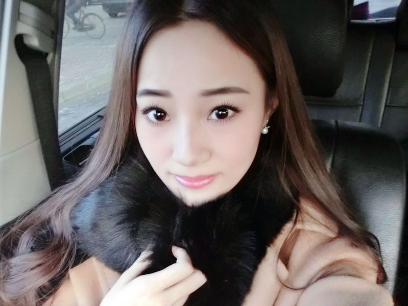 Queen然的主播海报