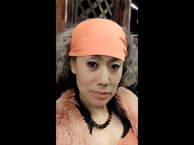 百变银丝雀主播照片