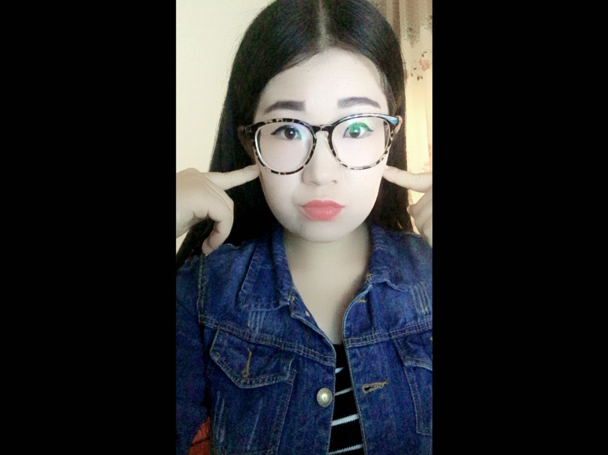 冷瞳色主播照片