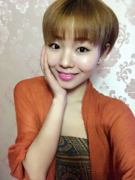 傣族混血糖糖主播照片