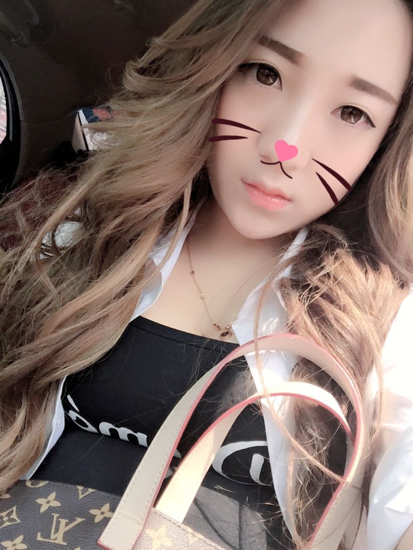 呦呦呦小哥哥主播照片