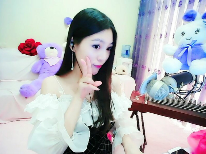 企鹅女皇的主播海报