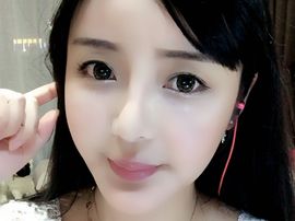 还是那个点点主播照片