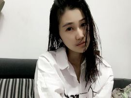 凌凌柒宝主播照片