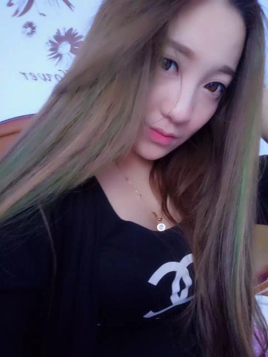 呦呦呦小哥哥主播照片