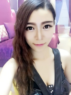 亲切家族主播照片