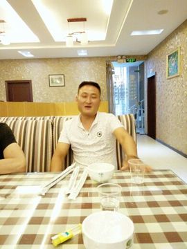 亲完调头就跑主播照片