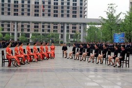 596068940主播照片