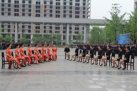 596068940主播照片