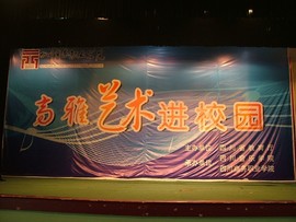 596068940主播照片