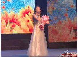 明星马睿菈进入直播间主播照片