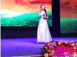 明星马睿菈进入直播间主播照片