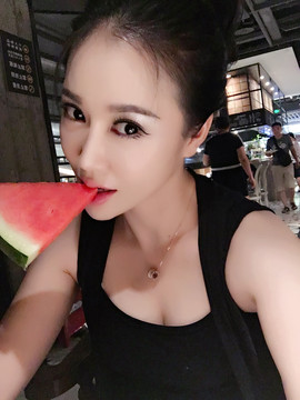 馨儿索主播照片