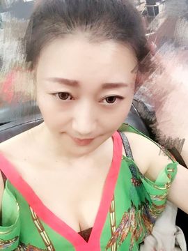 小满@前台接待主播照片