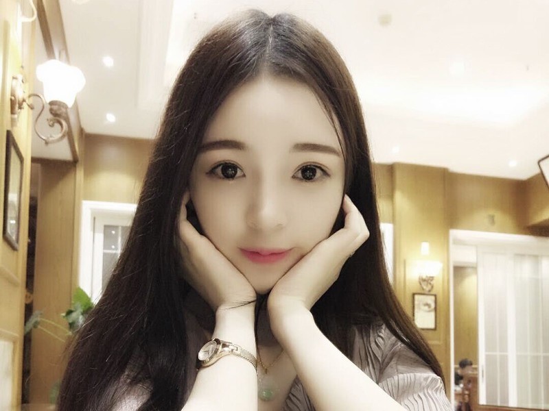 清纯少女小素妍的主播海报