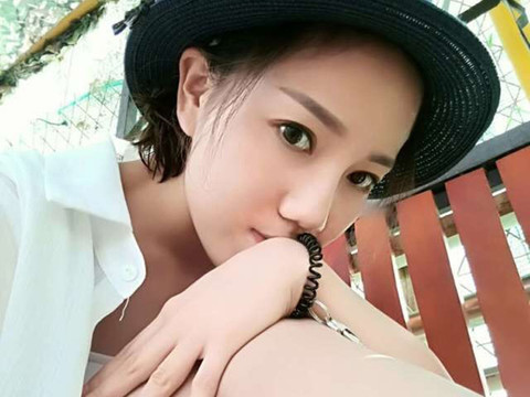 Warm大白鹿海报