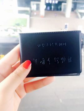 岭上草主播照片