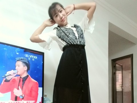 曹笑笑吖海报