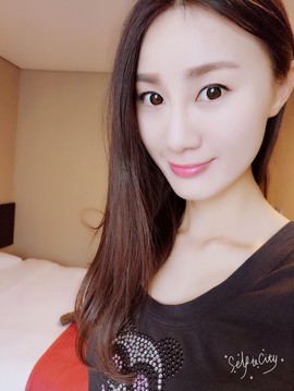 大聆听温主播照片