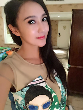 大聆听温主播照片
