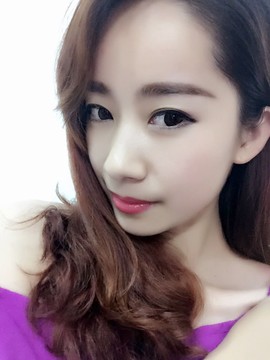大聆听温主播照片
