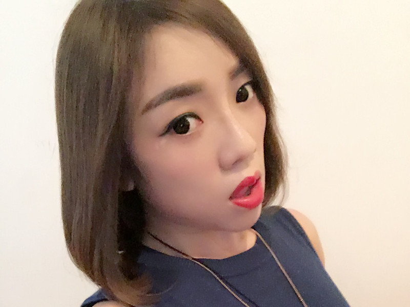 千娇百媚让你爱不释手的主播海报