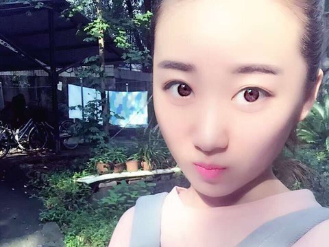 ♪♪认真唱歌彩雾妹妹海报