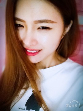 大MoMo蓝瘦香菇主播照片