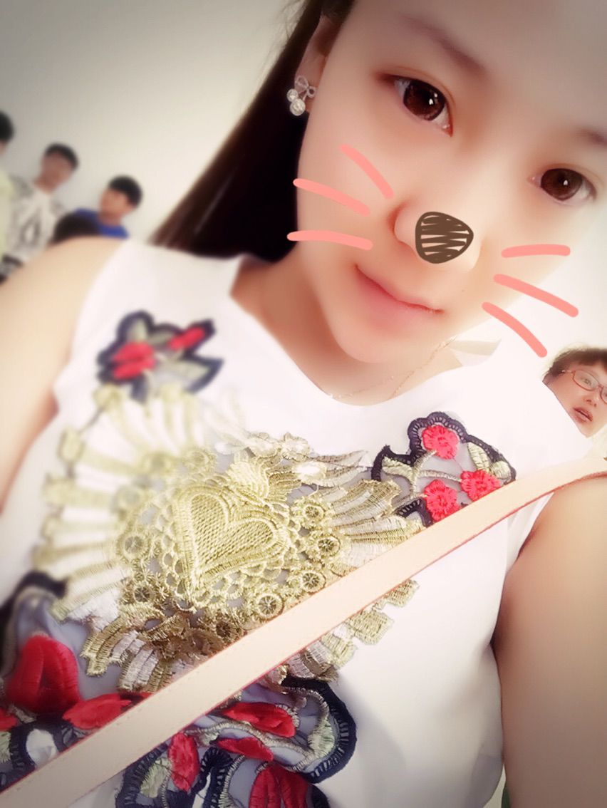 呦呦呦小哥哥主播照片