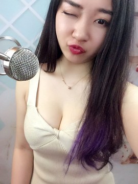 亲切家族主播照片