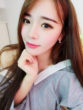 夏摇摇主播照片
