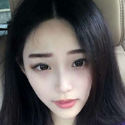 靜靜地看著