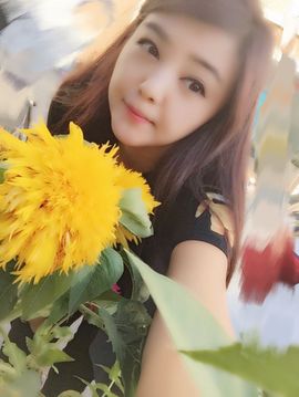 九小九，主播照片