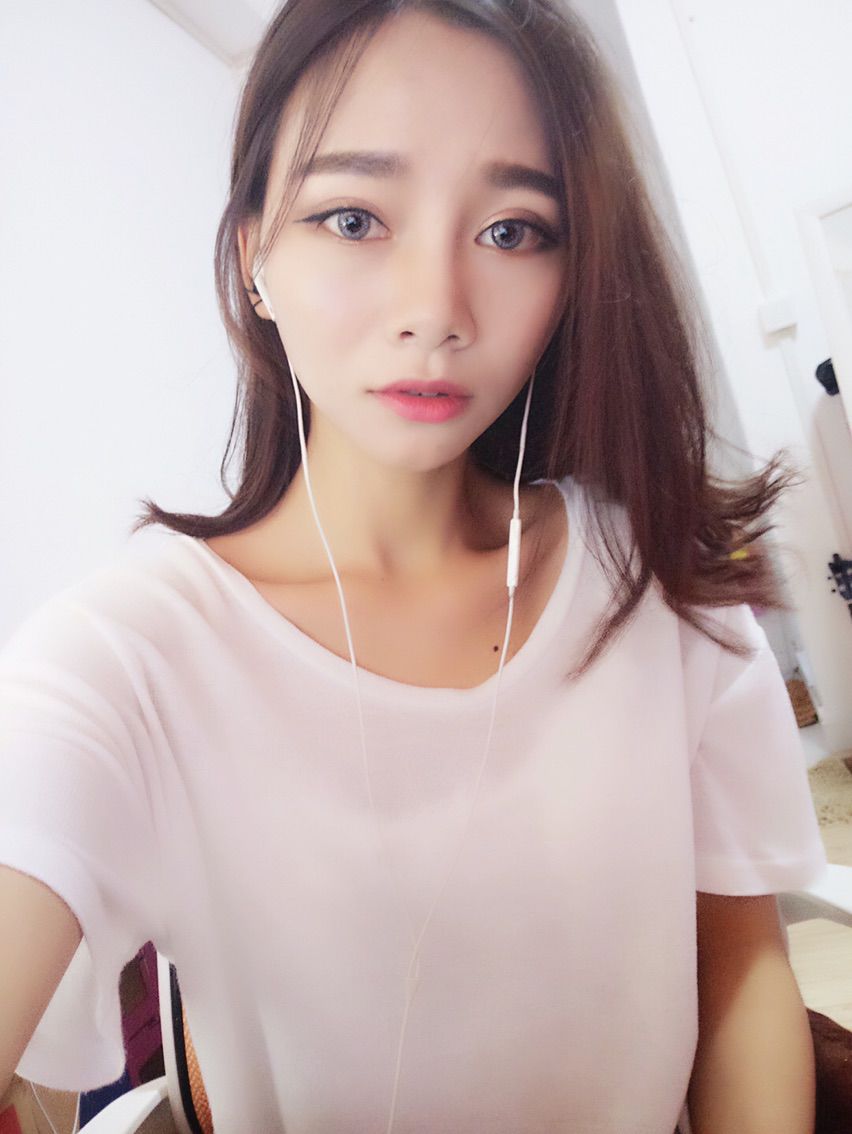 不学污术的小六的主播照片