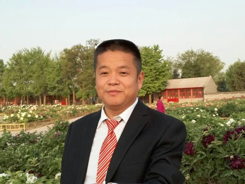 满满的正能量邱勇海报