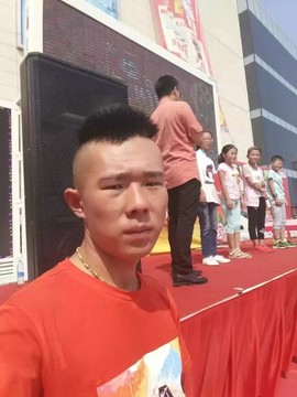 特技火娃大飞主播照片