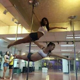 武汉轩依钢管舞小芬芬主播照片