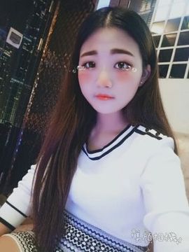 小呀嘛小石头主播照片