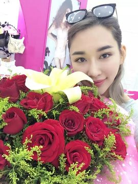 瑞木林莎主播照片
