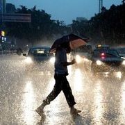 しoぴe雨中漫步海报